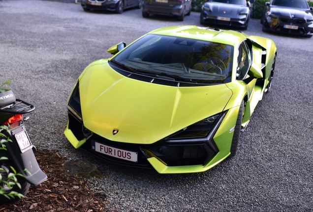 Lamborghini Revuelto