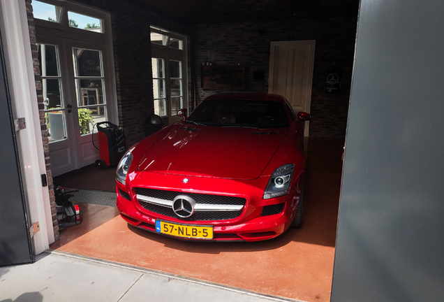 Mercedes-Benz SLS AMG