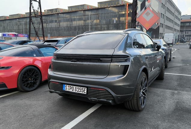 Porsche Macan EV Turbo