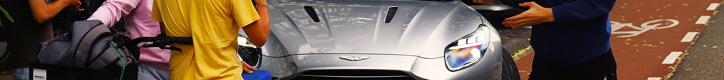 Aston Martin DB12