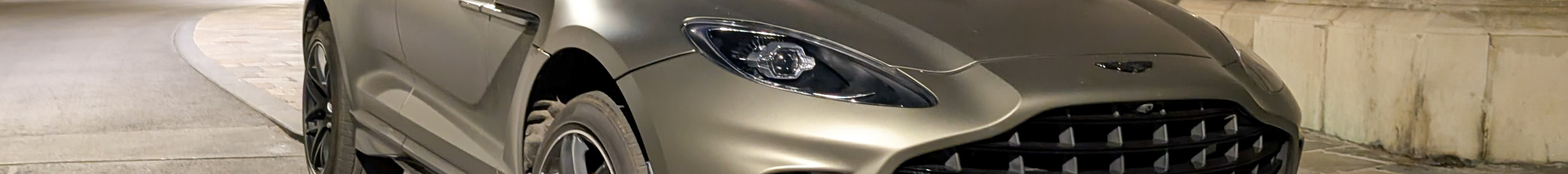 Aston Martin DBX707