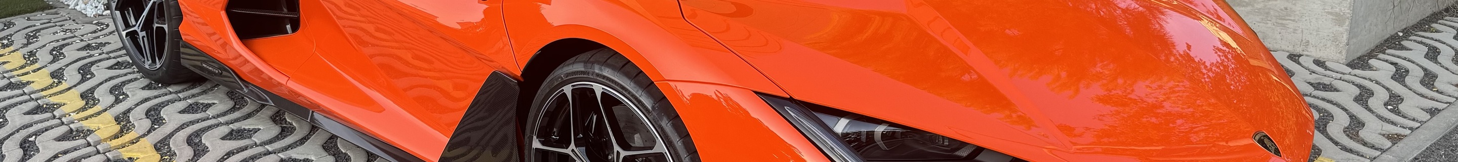 Lamborghini Revuelto