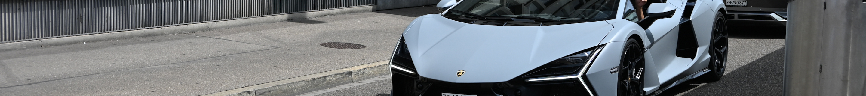 Lamborghini Revuelto