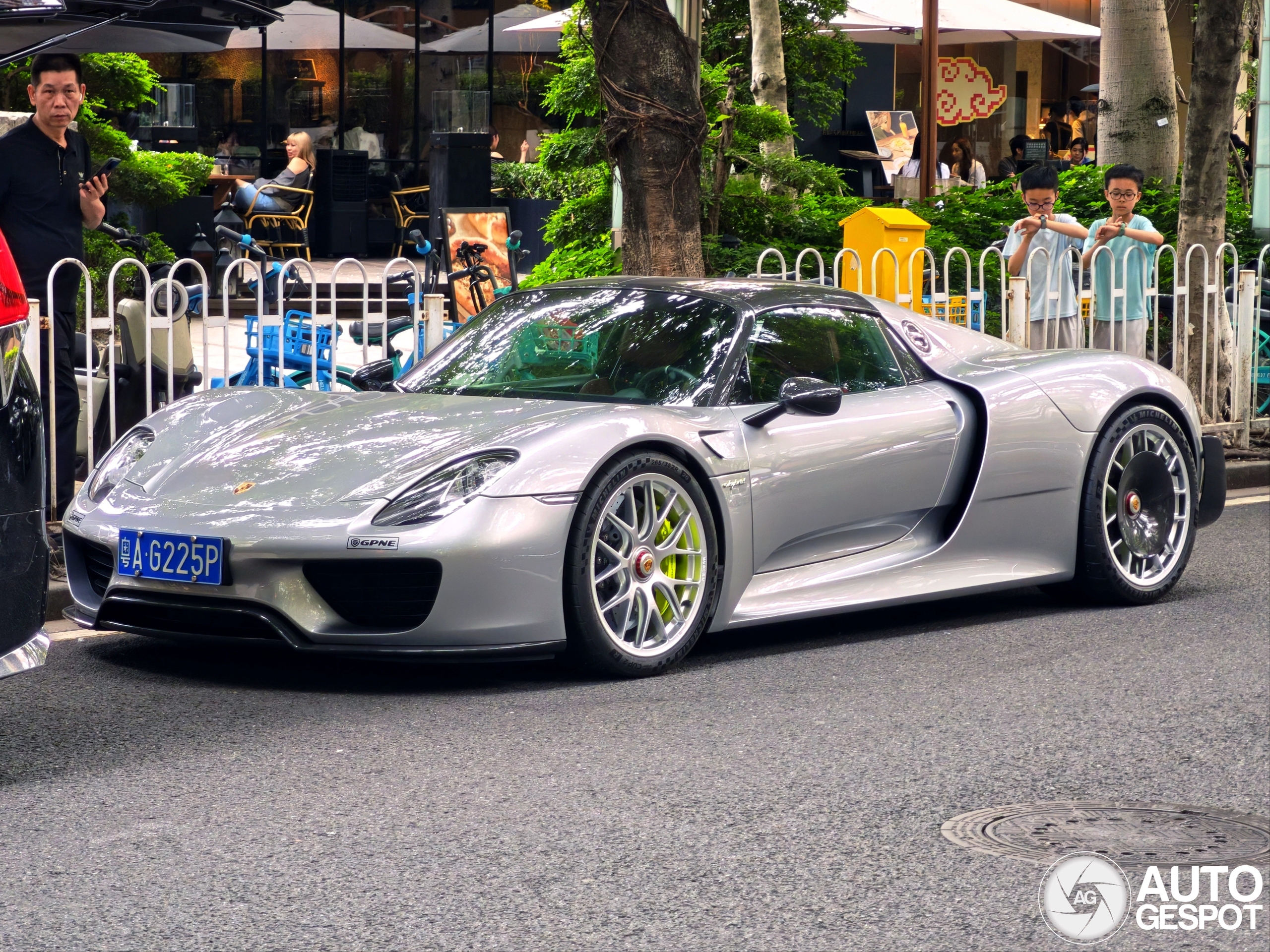 Porsche 918 Spyder Weissach Package