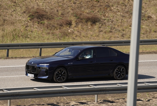 BMW M760e xDrive