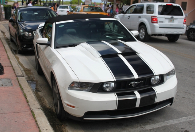 Ford Mustang GT Convertible 2011