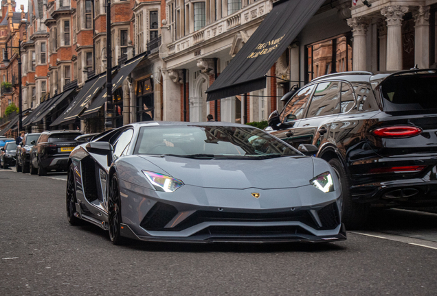 Lamborghini Aventador S LP740-4 Nero Design