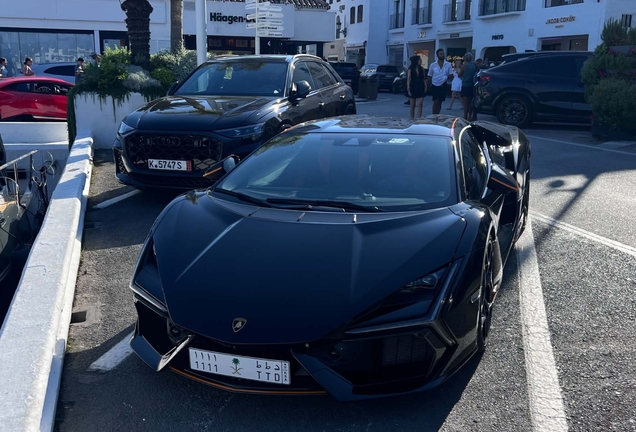 Lamborghini Revuelto