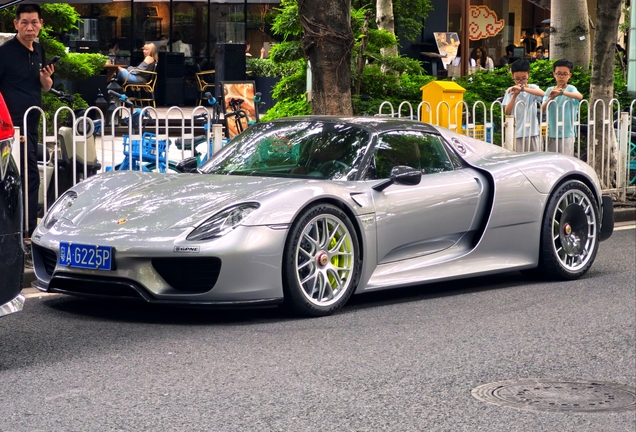 Porsche 918 Spyder Weissach Package