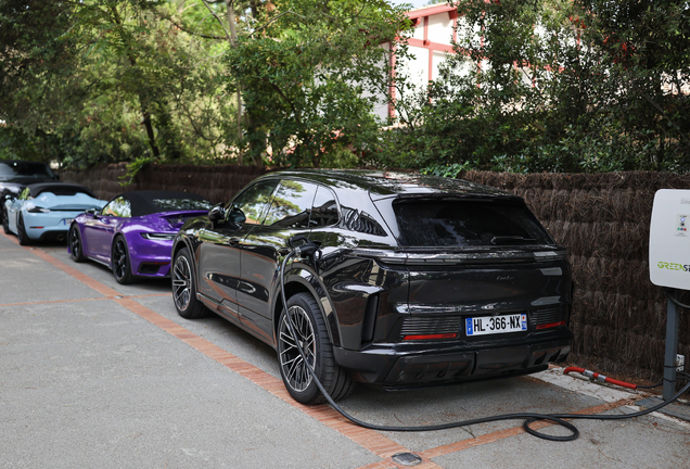 Porsche Cayenne Turbo Electric