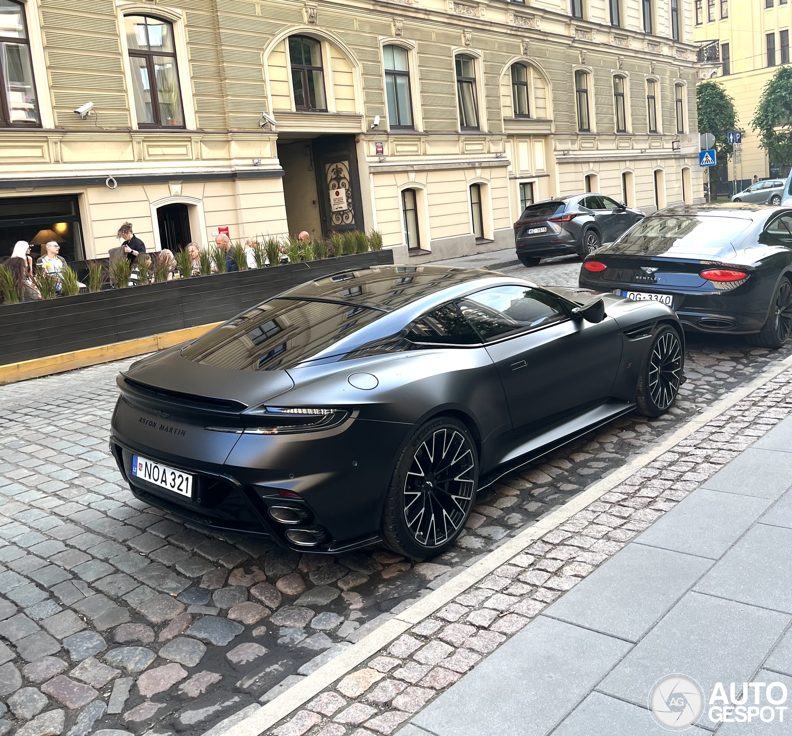 Aston Martin DB12 S