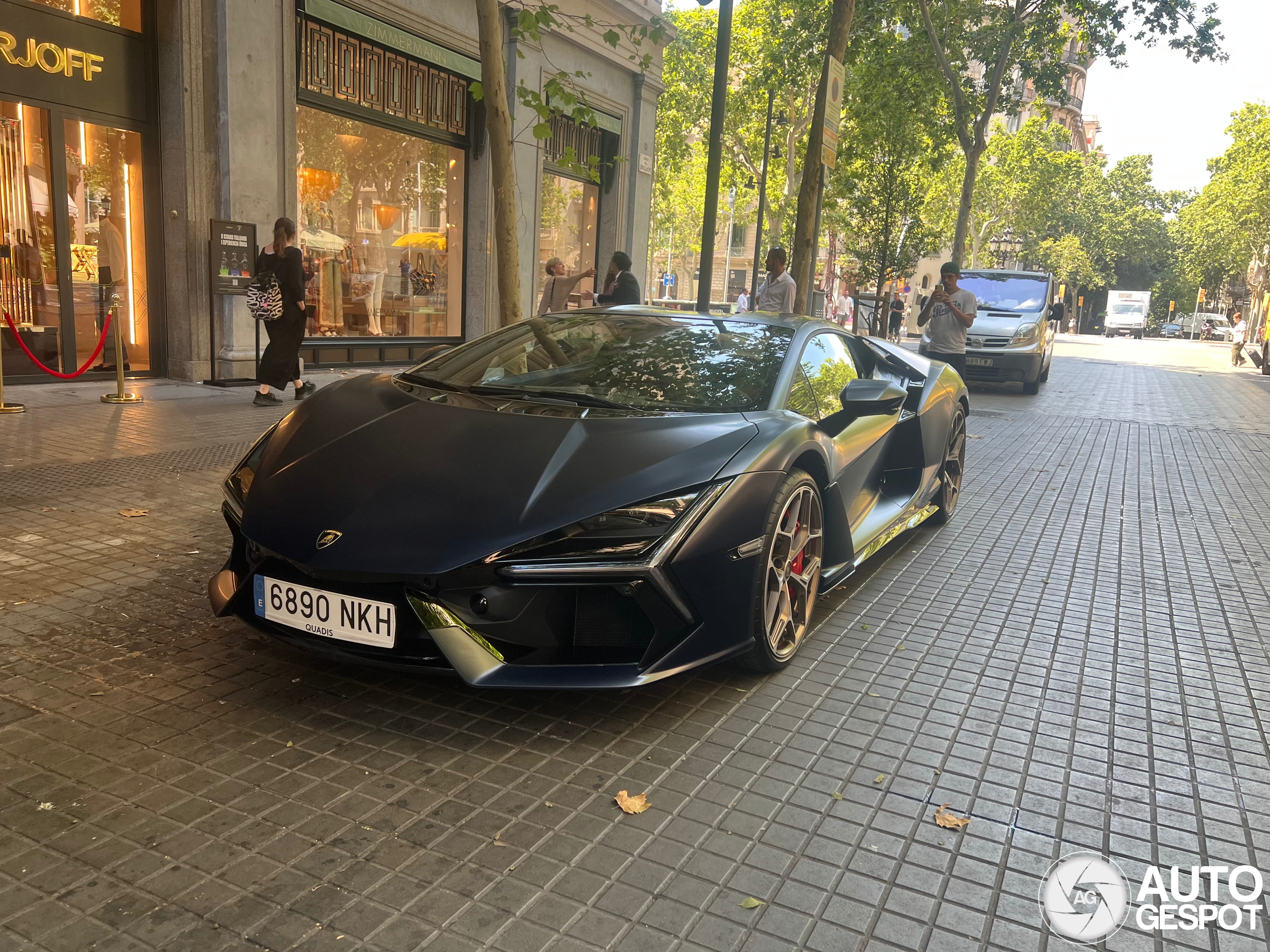 Lamborghini Revuelto