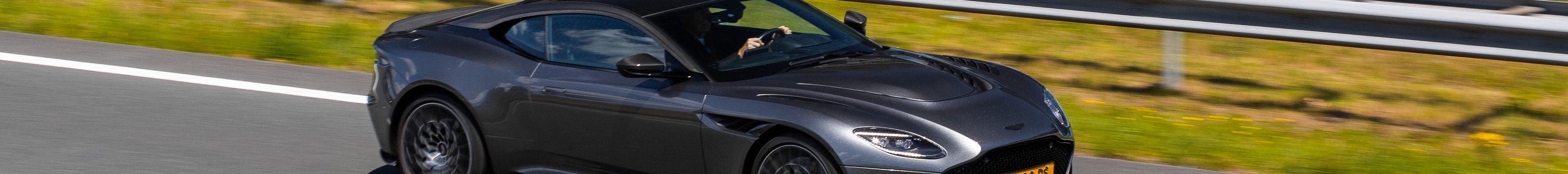 Aston Martin DBS 770 Ultimate