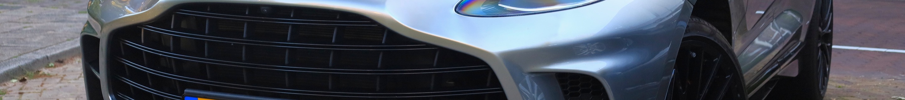 Aston Martin DBX707