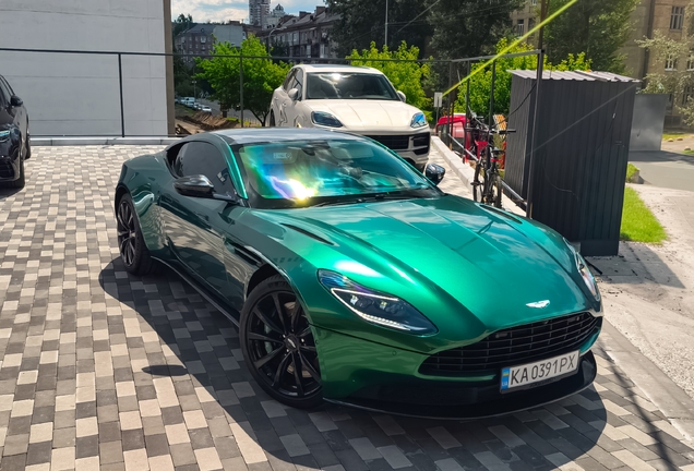 Aston Martin DB11 V8
