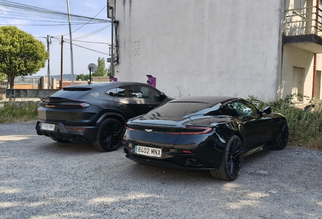 Aston Martin DB12