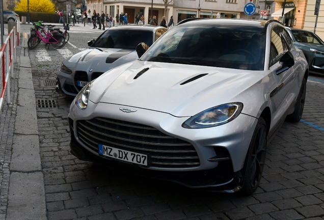 Aston Martin DBX707