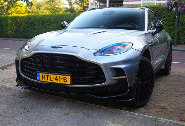Aston Martin DBX707