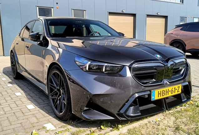 BMW M5 G90