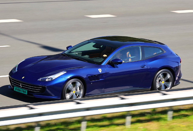 Ferrari GTC4Lusso