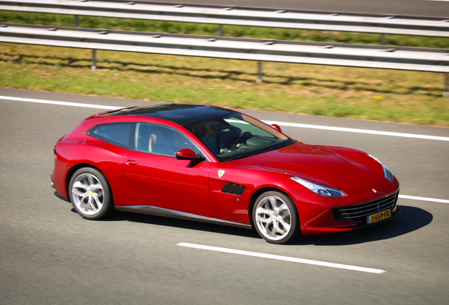 Ferrari GTC4Lusso T
