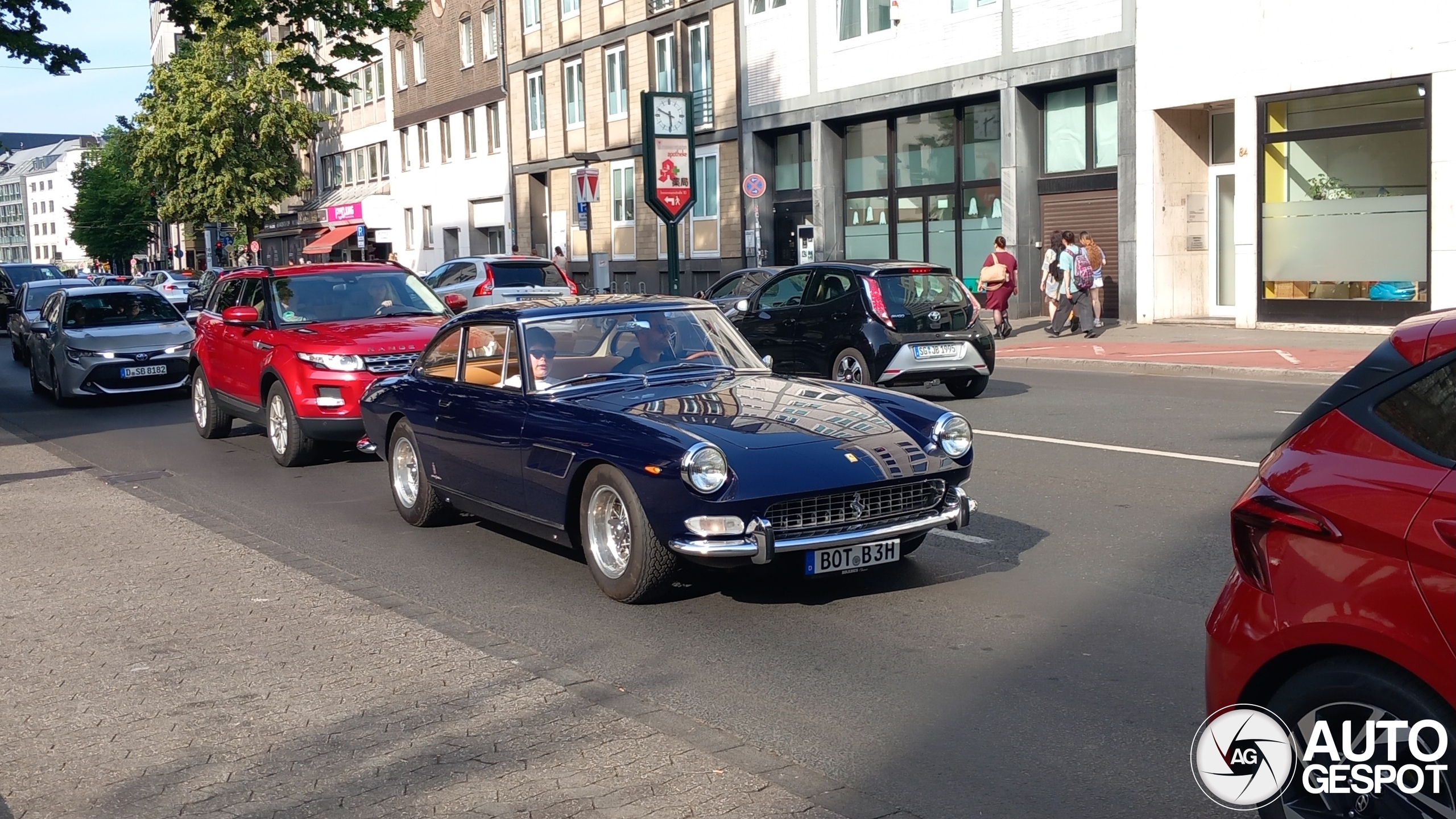 Ferrari 330 GT 2+2 Series II