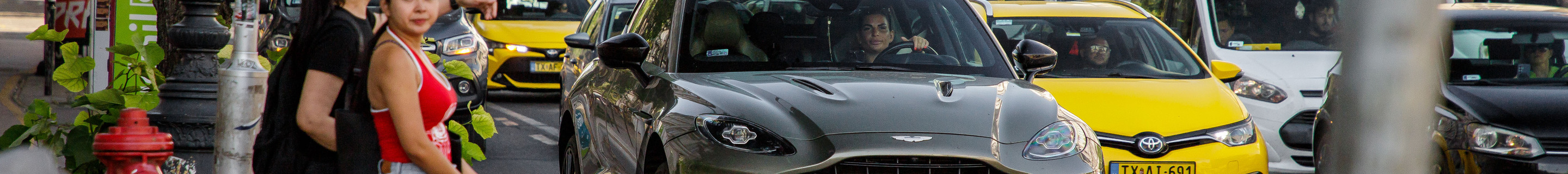 Aston Martin DBX707