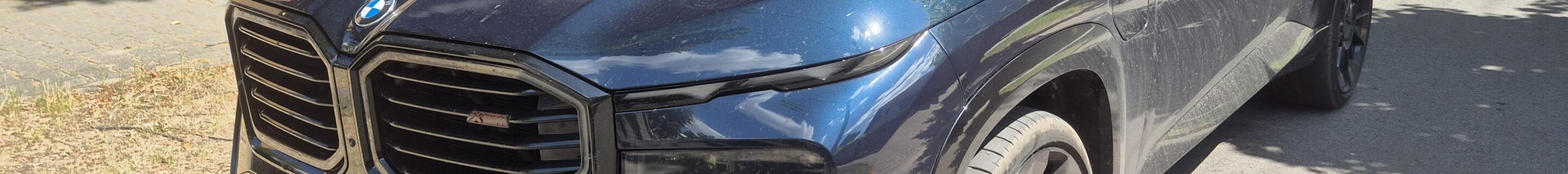 BMW XM G09 Label Red