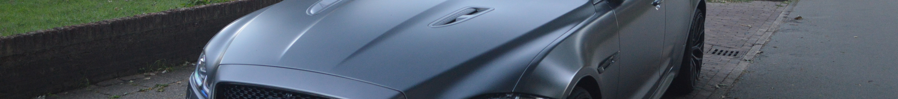 Jaguar XJR575