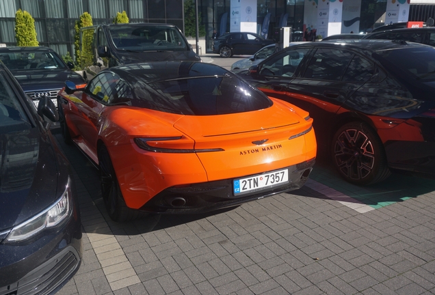 Aston Martin DB12