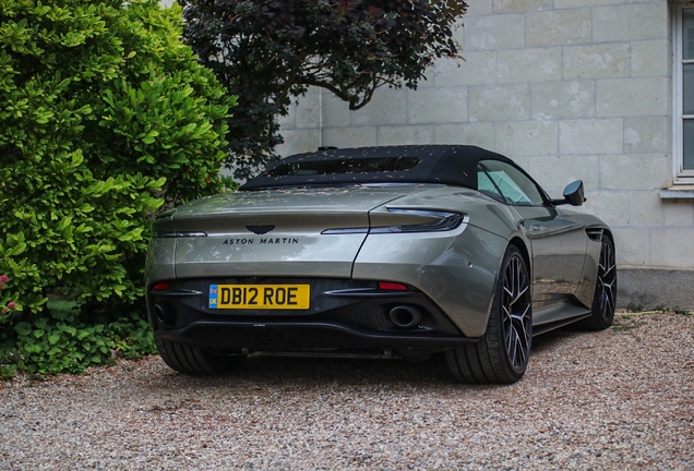 Aston Martin DB12 Volante