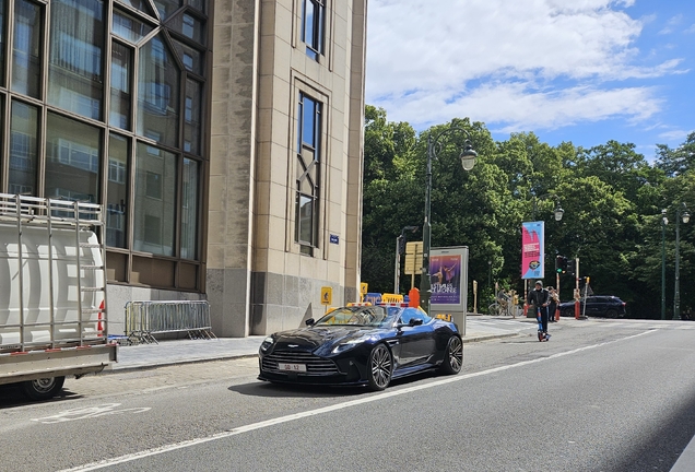 Aston Martin DB12 Volante