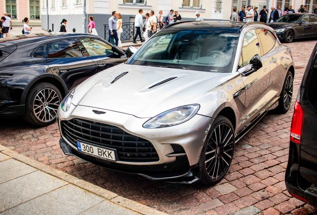 Aston Martin DBX707
