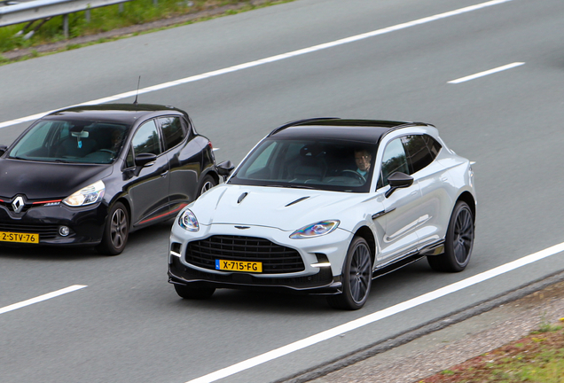 Aston Martin DBX707