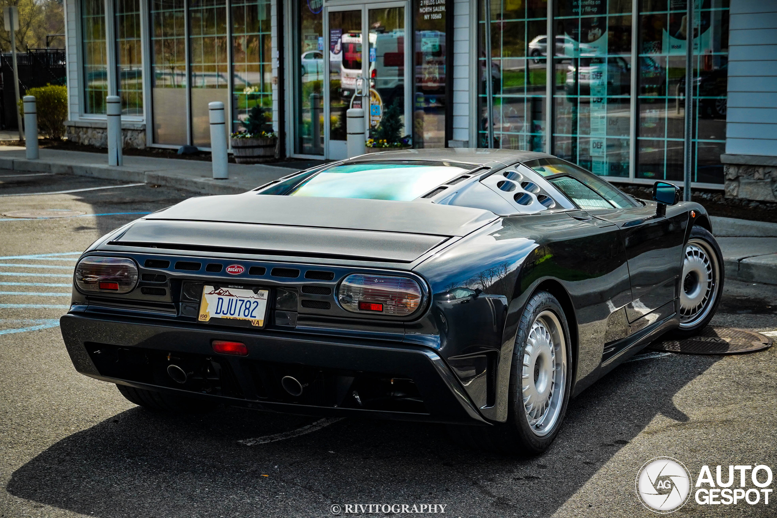 Bugatti EB110 duikt op in de VS
