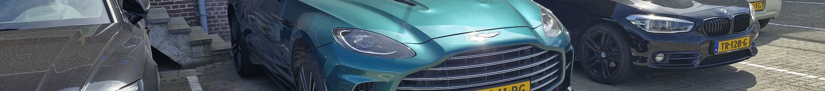 Aston Martin DBX707