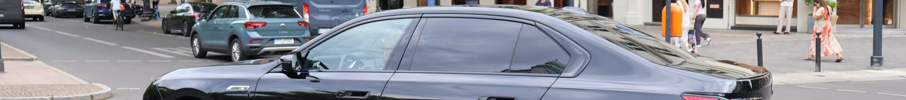 BMW M760e xDrive