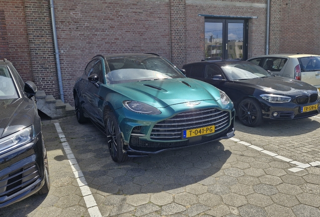Aston Martin DBX707