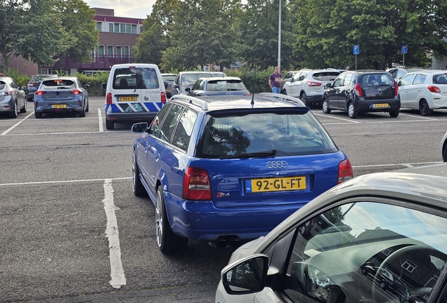 Audi RS4 Avant B5