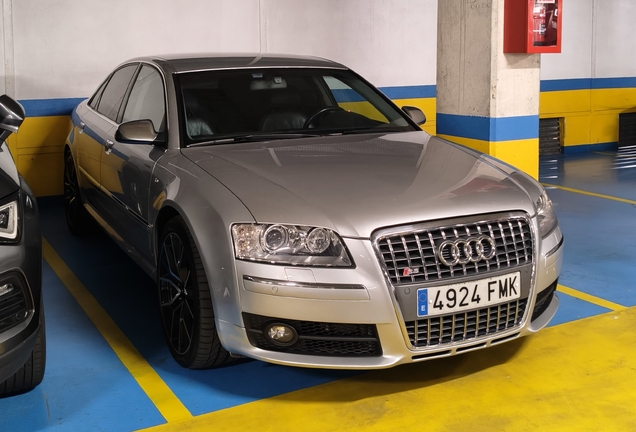 Audi S8 D3
