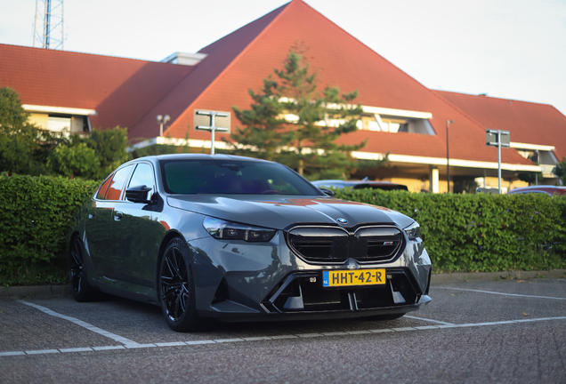 BMW M5 G90