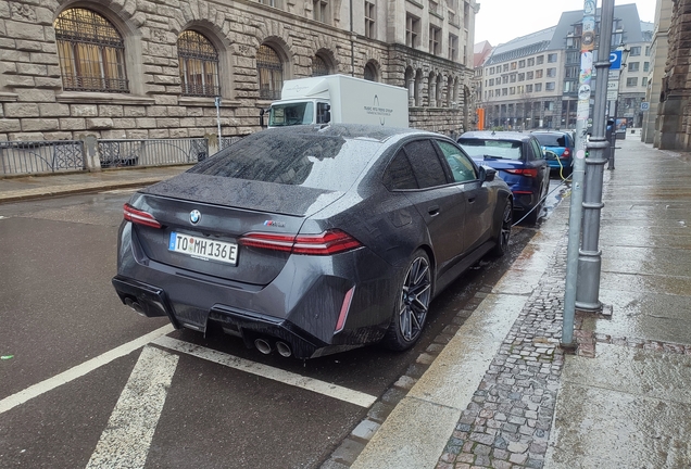 BMW M5 G90