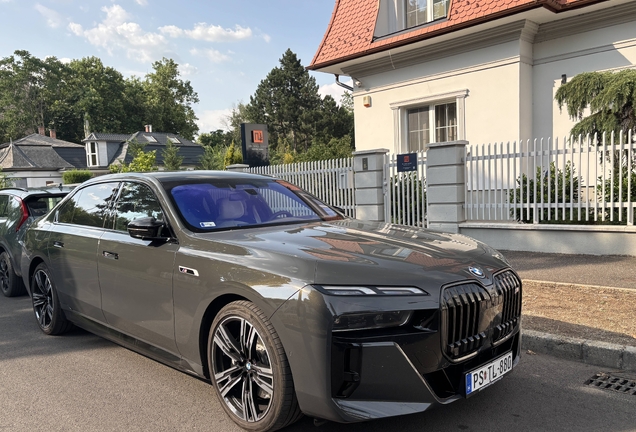 BMW M760e xDrive