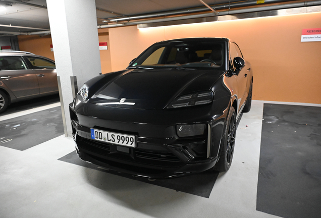 Porsche Macan EV Turbo
