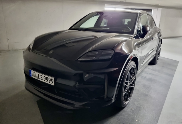 Porsche Macan EV Turbo