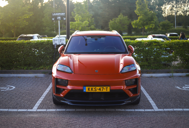 Porsche Macan EV Turbo
