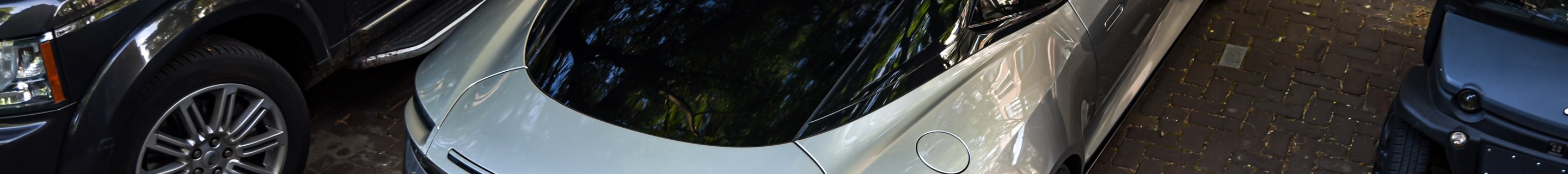 Aston Martin DB12