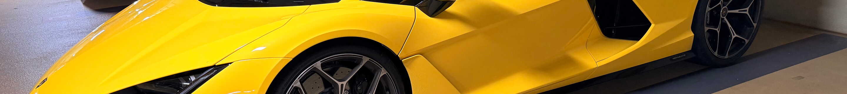 Lamborghini Revuelto