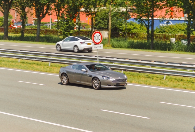 Aston Martin DB9