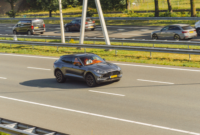 Aston Martin DBX